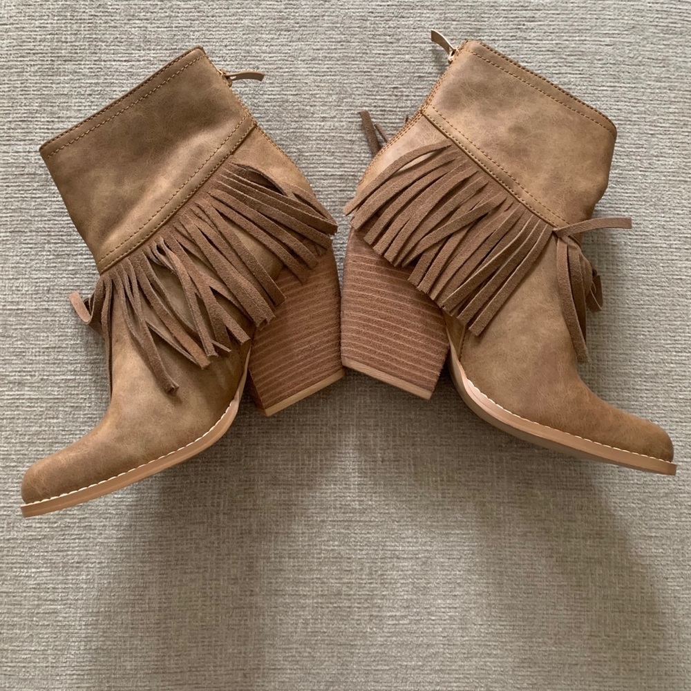 Very Volatile Women's Khloe Fringe Wedge Boots Tan